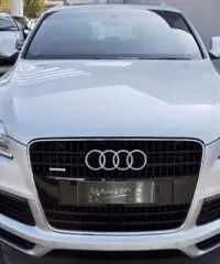 AUDI Q7 3.0 V6 TDI 240 CV quattro tiptronic s-line rif. 7189551 AUDI Q7 3.0 V6 TDI 240 CV quattro tiptronic s-line rif. 7189551