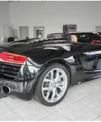 Audi R8 5.2 V10 FSI quattro CARBON CERAMICA S tronic Audi R8 5.2 V10 FSI quattro CARBON CERAMICA S tronic
