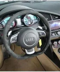 Audi R8 5.2 V10 FSI quattro CARBON CERAMICA S tronic Audi R8 5.2 V10 FSI quattro CARBON CERAMICA S tronic