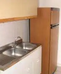 Stanza singola arredata