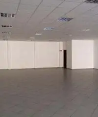 GIOIA TAURO AFFITTA: Locale commerciale in Via Veneto