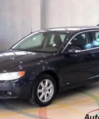 VOLVO V70 2.0 D3 ''MOMENTUM'' GEARTRONIC VOLVO V70 2.0 D3 ''MOMENTUM'' GEARTRONIC