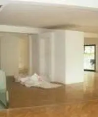 Locale ottima visibilita