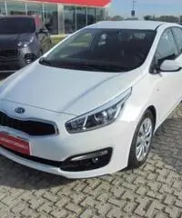 KIA ceed cee'd 1.6 CRDi 110 CV 5 porte Active KIA ceed cee'd 1.6 CRDi 110 CV 5 porte Active