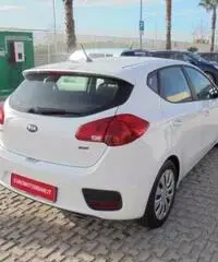 KIA ceed cee'd 1.6 CRDi 110 CV 5 porte Active KIA ceed cee'd 1.6 CRDi 110 CV 5 porte Active