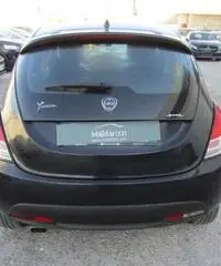 LANCIA Ypsilon 1.2 69 CV 5 porte Silver