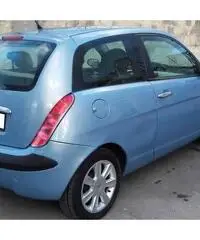 Lancia ypsilon 2004