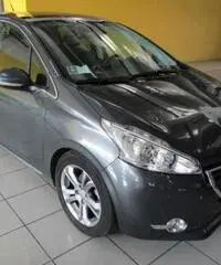 PEUGEOT 208 1.6 e-HDi 92 CV Stop&Start 5 porte Allure PEUGEOT 208 1.6 e-HDi 92 CV Stop&Start 5 porte Allure