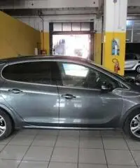 PEUGEOT 208 1.6 e-HDi 92 CV Stop&Start 5 porte Allure PEUGEOT 208 1.6 e-HDi 92 CV Stop&Start 5 porte Allure