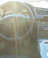 PEUGEOT 3008 1.6 HDi 110CV cambio robotizzato Business PEUGEOT 3008 1.6 HDi 110CV cambio robotizzato Business