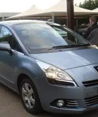 PEUGEOT 5008 1.6 HDi 112CV Autom. Nav+Tetto Tecno