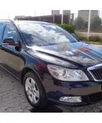 SKODA Octavia 1.6 TDI CR F.AP. DSG Wagon Executive NAVY