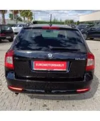 SKODA Octavia 1.6 TDI CR F.AP. DSG Wagon Executive NAVY