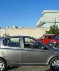 TOYOTA Yaris 1.0i 16V 5 porte Sol