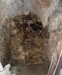 Locale cantina/magazzino in pietra