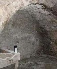 Locale cantina/magazzino in pietra