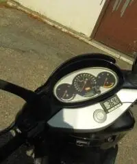 Vendo scooter Aprilia Leonardo 125