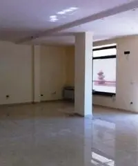 Locale commerciale Altro in Vendita