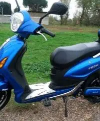 scooter elettrico grigio satinato ultimo modello digitale no assicuraz