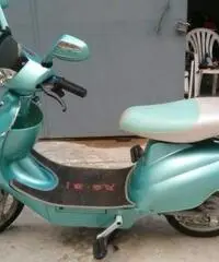 scooter elettrico grigio satinato ultimo modello digitale no assicuraz