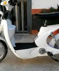 scooter elettrico vari colori e con batteria nuova e non assicurazione