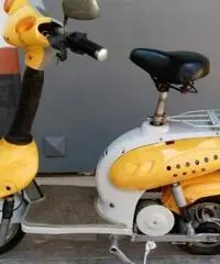 scooter elettrico vari colori e con batteria nuova e non assicurazione