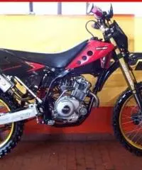 FANTIC MOTOR Caballero 125 Rosso Nero - 6400 FANTIC MOTOR Caballero 125 Rosso Nero - 6400