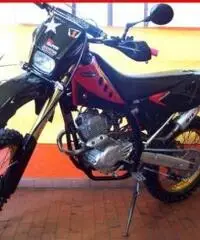 FANTIC MOTOR Caballero 125 Rosso Nero - 6400 FANTIC MOTOR Caballero 125 Rosso Nero - 6400