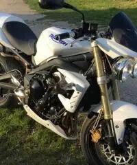 Triumph Street Triple DEPOTENZIATA 2011 - 15844 km Triumph Street Triple DEPOTENZIATA 2011 - 15844 km