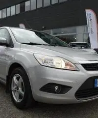 FORD Focus + 1.6 TDCi (90CV) 5p. FORD Focus + 1.6 TDCi (90CV) 5p.