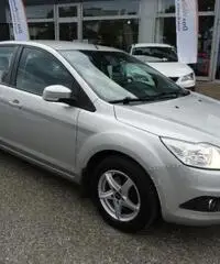FORD Focus + 1.6 TDCi (90CV) 5p. FORD Focus + 1.6 TDCi (90CV) 5p.