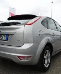 FORD Focus + 1.6 TDCi (90CV) 5p. FORD Focus + 1.6 TDCi (90CV) 5p.
