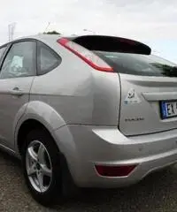 FORD Focus + 1.6 TDCi (90CV) 5p. FORD Focus + 1.6 TDCi (90CV) 5p.