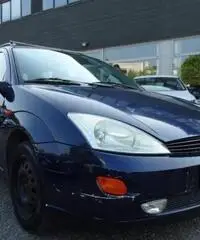 FORD Focus 1.6i 16v cat SW Ambiente FORD Focus 1.6i 16v cat SW Ambiente