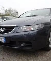 HONDA Accord 2.2 i-CTDi Tour. Exec. HONDA Accord 2.2 i-CTDi Tour. Exec.