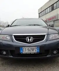 HONDA Accord 2.2 i-CTDi Tour. Exec. HONDA Accord 2.2 i-CTDi Tour. Exec.