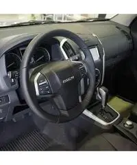 ISUZU D-Max 2.5 Crew Cab Quasar A/T 4WD a Gasolio nuova ISUZU D-Max 2.5 Crew Cab Quasar A/T 4WD a Gasolio nuova