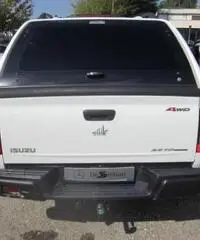 ISUZU D-Max 3.0 TD cat Crew Cab 4WD Pick-up L EU4 ISUZU D-Max 3.0 TD cat Crew Cab 4WD Pick-up L EU4