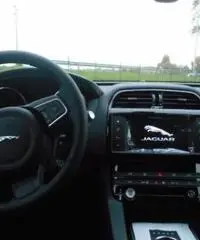 JAGUAR F-Pace 2.0d 180 CV AWD aut. Pure JAGUAR F-Pace 2.0d 180 CV AWD aut. Pure