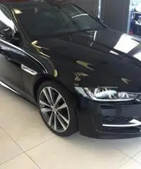JAGUAR XE 2.0 D Turbo 180CV aut. R-Sport JAGUAR XE 2.0 D Turbo 180CV aut. R-Sport