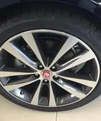JAGUAR XE 2.0 D Turbo 180CV aut. R-Sport JAGUAR XE 2.0 D Turbo 180CV aut. R-Sport