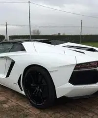 LAMBORGHINI Aventador 6.5 V12 LP700-4 Roadster LAMBORGHINI Aventador 6.5 V12 LP700-4 Roadster