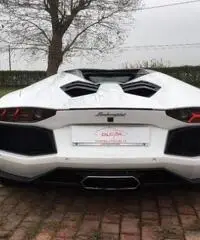 LAMBORGHINI Aventador 6.5 V12 LP700-4 Roadster LAMBORGHINI Aventador 6.5 V12 LP700-4 Roadster