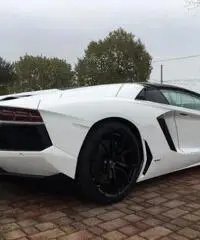 LAMBORGHINI Aventador 6.5 V12 LP700-4 Roadster LAMBORGHINI Aventador 6.5 V12 LP700-4 Roadster