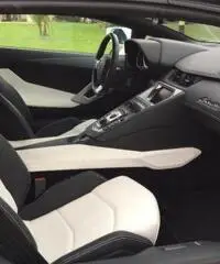 LAMBORGHINI Aventador 6.5 V12 LP700-4 Roadster LAMBORGHINI Aventador 6.5 V12 LP700-4 Roadster