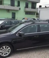 VOLKSWAGEN Passat Var. 2.0 TDI Comfortline BlueM.Tech. KM. 0
