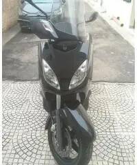 Scooter YAMAHA X-MAX 125cc anno 2009 quasi nuovo