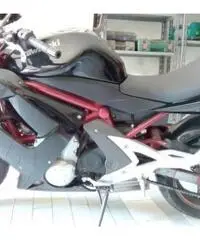 Kawasaki Er6   650 cc tenuta in modo maniacale