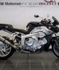 BMW K 1200 R . BMW K 1200 R .