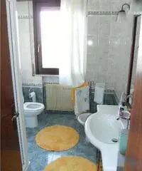 Casa indipendente di 10 locali in Vendita